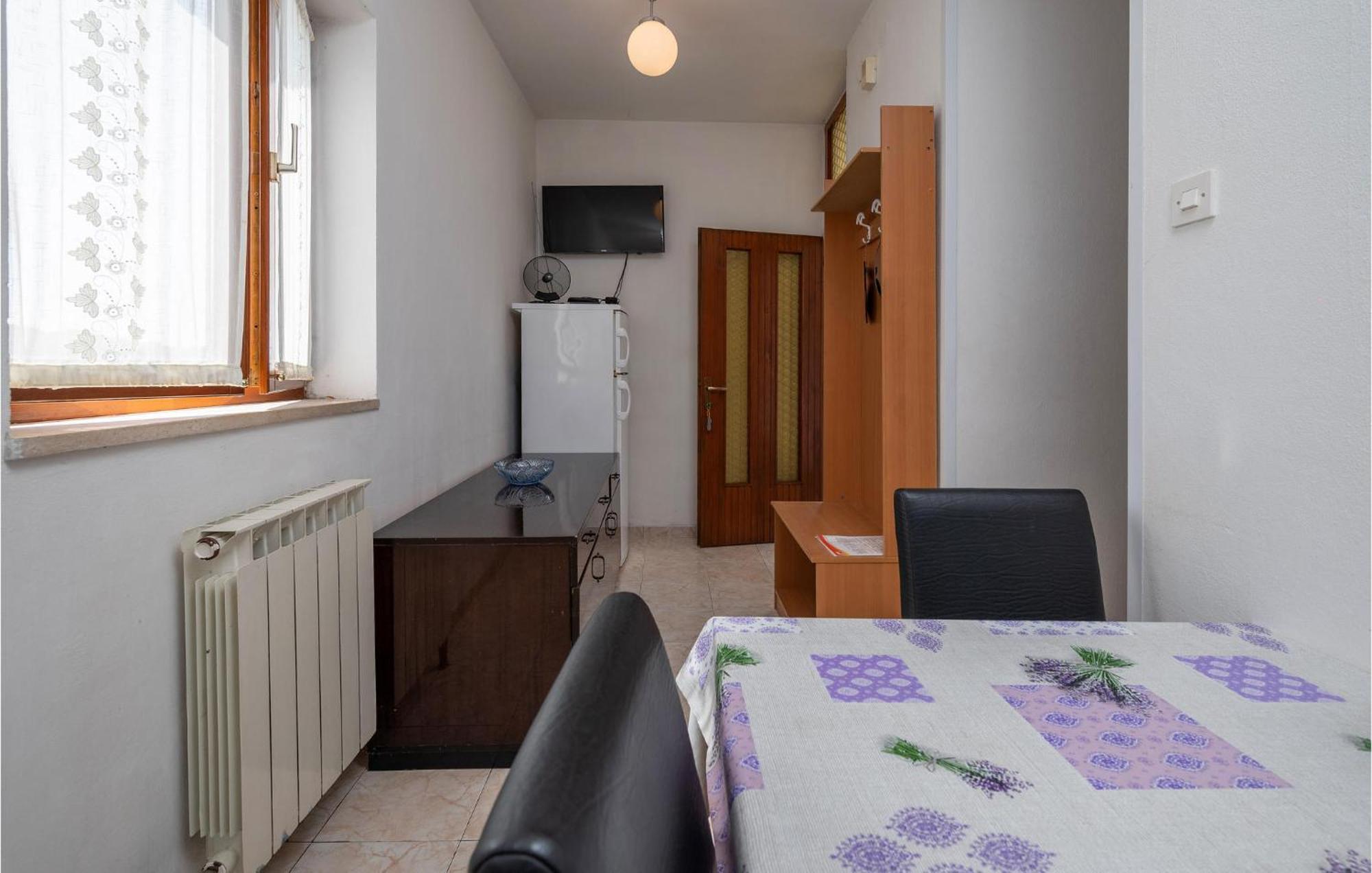 1 Bedroom Cozy Apartment In Pula Exterior photo